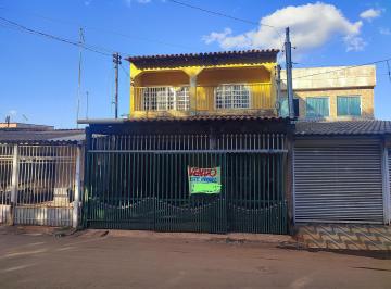 Casa de 3 quartos, Taguatinga · Vendo ou Sobrado com IPTU na QNL JN