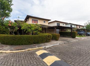 Casa de 4 quartos, Salvador · Belissima  na casa em  Condominio Piatã 4/4 sendo 3 suítes 