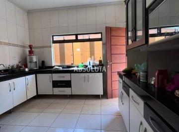 Casa · 175m² · 3 Quartos · 3 Vagas · Casa à venda – Exclusividade no bairro São Sebastião
