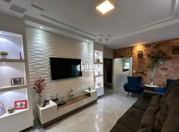Casa · 360m² · 3 Quartos · 2 Vagas · Casa residencial com 3 quartos sendo 1 suíte disponível para locação e venda no bairro Jardim Ipanem