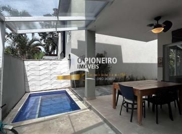 Casa · 120m² · 3 Quartos · 2 Vagas · Casa de condomínio, disponível para locação anual e temporada.