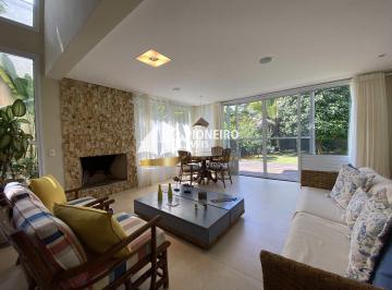 Casa · 250m² · 4 Quartos · 2 Vagas · Casa de condomínio, disponível para temporada em Juquehy.