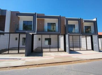 Casa · 116m² · 3 Quartos · 2 Vagas · Sobrado à venda no bairro Bom Retiro - Joinville/SC