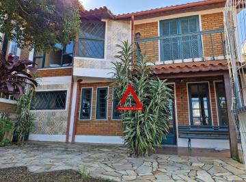 aca454a9b639f1bca838bf5a41981ed80c40589c · Casa com 4 quartos, sendo duas suítes, no bairro Vale dos Pinheiros, em São Lourenço/MG