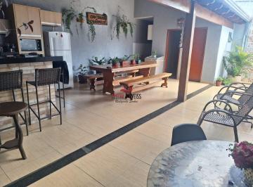 Casa · 220m² · 3 Quartos · 4 Vagas · Casa com 3 quartos à venda, Bairro Luizote de Freitas - Uberlândia/MG