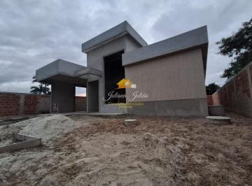 Foto 01 · CASA LINEAR DE ALTO PADRÃO (OBRA) COM 2 QUARTOS SENDO 1 SUÍTE EM CONDOMÍNIO, RIO DAS OSTRAS, RJ