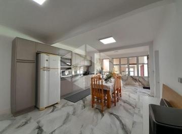 Casa · 250m² · 3 Quartos · 2 Vagas · Casa Residencial 250M² - para Alugar