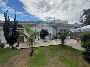 Casa · 110m² · 3 Quartos · 4 Vagas · Estilo de Vida e Conforto! Casa Mobiliada com 3 Suítes no Campeche, Florianópolis.