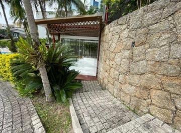 001 · Charme e Versatilidade! Amplo Salão de 120 m² em Localização Histórica no Saco d