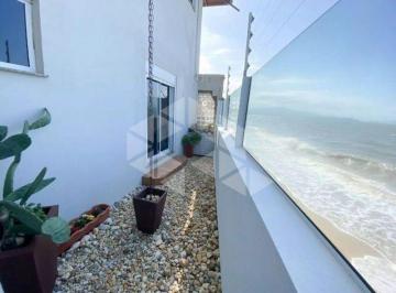 Casa · 175m² · 2 Quartos · 2 Vagas · Sofisticação e Pé na Areia! Casa com Suíte Master e Hidromassagem no Balneário do Estreito.