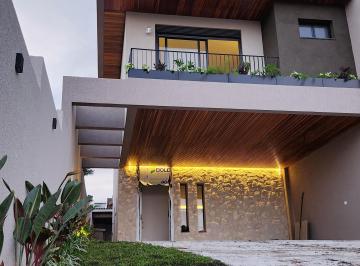 Casa · 202m² · 3 Quartos · 4 Vagas · SOBRADOS COM ÁREA DE JARDIM E CHURRASQUEIRA A 5 MIN DO SHOPPING SÃO JOSÉ
