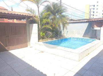 Casa · 250m² · 2 Quartos · 3 Vagas · Casa com edicula e piscina a 100 metros do mar - Itanhaém/SP.