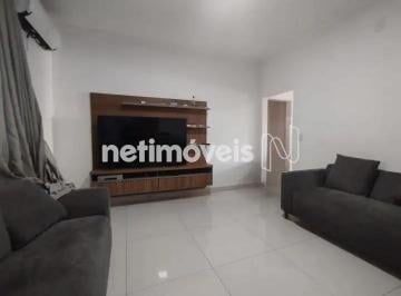 Casa · 175m² · 3 Quartos · 3 Vagas · Bairro residencial, ruas tranquilas, próximas ao comércio e escolas.