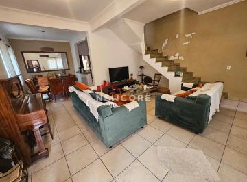 Casa · 334m² · 4 Quartos · 2 Vagas · Casa em  Rua Pedro de Toledo - Vila Paulista - Cubatão/SP