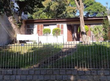 Casa · 110m² · 3 Quartos · Casa de 3 quartos com pátio no Bairro Auxiliadora próximo as Av. Carlos Gomes e