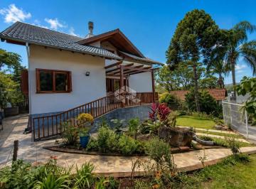 Casa · 213m² · 2 Quartos · Pra quem busca refúgio e ótima localização, está aqui o imóvel ideal!