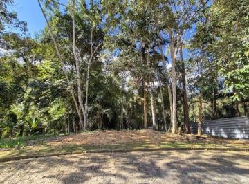 Terreno · Terreno em declive com 880 m² em condomínio com ótima área de lazer em Teresópolis