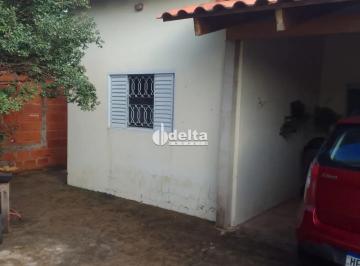 Casa · 300m² · 3 Quartos · 2 Vagas · Casa residencial com 3 quartos disponível para venda no bairro Carajás em Uberlândia-MG