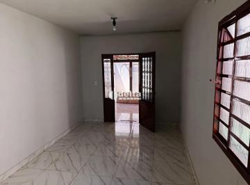 Casa · 360m² · 3 Quartos · 4 Vagas · Casa residencial disponível para locação no bairro Santa Mônica em Uberlândia-MG.