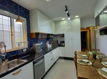 Casa · 125m² · 3 Quartos · 1 Vaga · Casa Térrea toda reformada na Vila Medeiros, com 3 quartos e entrada lateral.