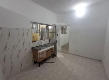 Casa · 30m² · 1 Quarto · Casa com 1 quarto, cozinha e banheiro na Avenida Julio Buono