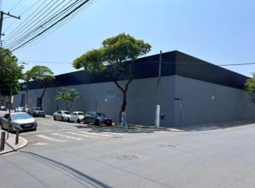 Comercial · 3300m² · 15 Vagas · Galpão com 3.300m² à venda, em esquina de zoneamento ZM e atualmente alugado.
