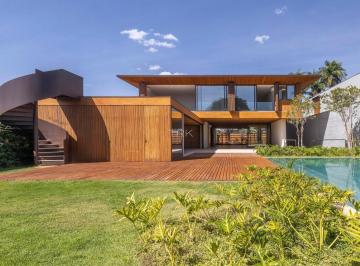 Casa · 1411m² · 5 Quartos · 6 Vagas · Quando Valéria Gontijo ensina, o travertino vira poliglota.