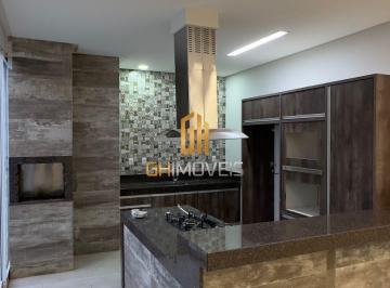 Casa · 215m² · 3 Quartos · 4 Vagas · Casa no Residencial Interlagos.