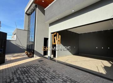 Casa · 240m² · 4 Quartos · 2 Vagas · BELÍSSIMA CASA NO RESIDENCIAL INTERLAGOS.