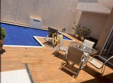 Casa · 220m² · 3 Quartos · 2 Vagas · Casa no Residencial Interlagos.