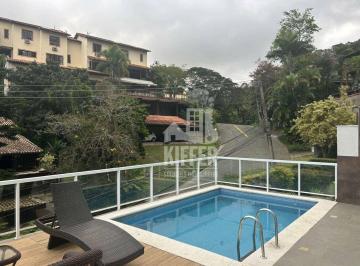 Casa com piscina em Itaipu · Casa Moderna em Condomínio Fechado  Itaipu, Niterói.  Linda residência em condomínio fechado, com to