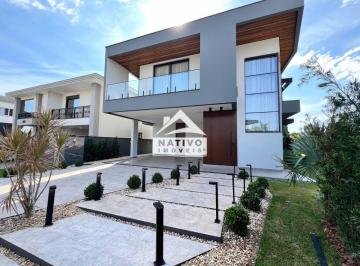 Casa · 404m² · 4 Quartos · 2 Vagas · Casa