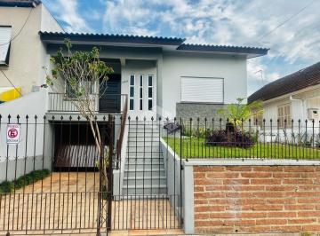 Casa · 137m² · 2 Quartos · 3 Vagas · Casa 2 dormitórios, vaga de garagem 3 carros, pátio nos fundos - São José - Canoas