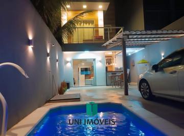 Foto 01 · Casa duplex 2 suítes em Perocão com excelente localização, próximo à praia, em Guarapari.