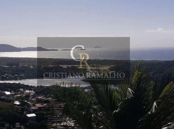 casa-ampla-com-vista-para-o-mar-e-montanhas-92358115636e79dde9566be53d81bf918acf.jpeg · Casa em Condomínio Fechado com Vista para o Mar