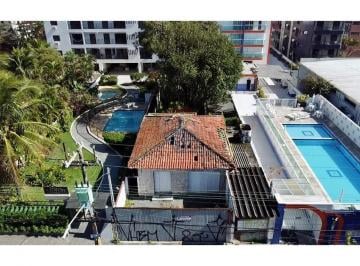 Terreno · 540m² · 4 Vagas · Terreno 540m² na Praia do Tombo - Grande Oportunidade!