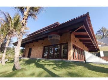 Casa · 948m² · 4 Quartos · 7 Vagas · A Luxuosa Vida de Arujazinho III Espera por Você!