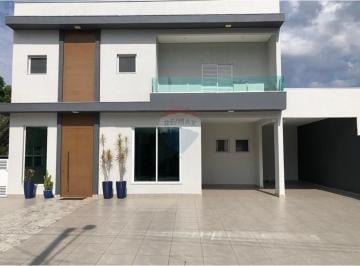 Casa · 410m² · 4 Quartos · 6 Vagas · Seu Refúgio de Luxo em Arujá Country Club