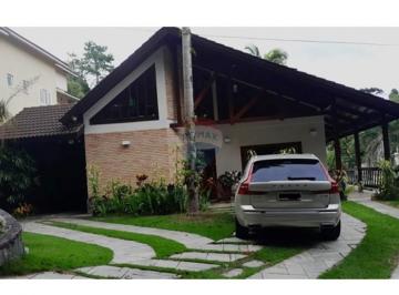 Casa · 750m² · 3 Quartos · "Refúgio Familiar em Arujazinho III: Sua Nova Casa"