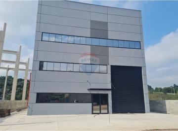 Comercial · 930m² · 4 Vagas · Galpão Comercial em Arujá: Segurança e Conveniência