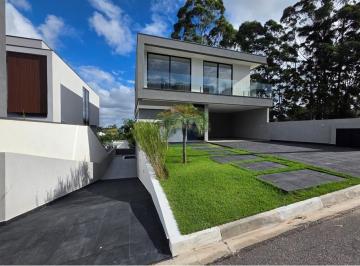 Casa · 300m² · 4 Quartos · Casa de condomínio com 4 suítes
