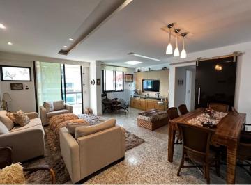 Apartamento · 160m² · 3 Quartos · 2 Vagas · Lindo apartamento em Charitas, com uma grande sala, 2 quartos, 3 banheiros e uma linda vista para a 