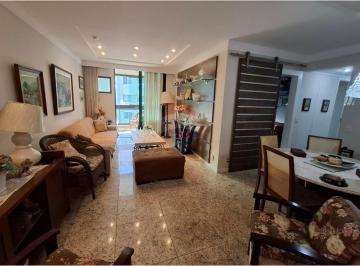 Apartamento · 160m² · 3 Quartos · 2 Vagas · Excelente apartamento de frente, com 3 quartos, 1 suíte, closet e uma linda vista para a praia da va