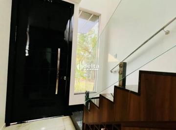 Casa · 360m² · 4 Quartos · 4 Vagas · Casa em condomínio disponível para venda no bairro Gávea Sul em Uberlândia-MG.