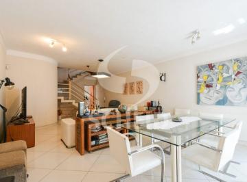 Casa · 214m² · 4 Quartos · 5 Vagas · Casa de 241m² com área gourmet e 5 vagas no Mirandópolis