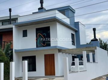 Casa · 82m² · 3 Quartos · 1 Vaga · Casa Novinha na Praia da Barra- Garopaba/SC