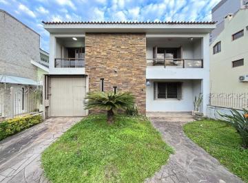 Casa · 385m² · 5 Quartos · 3 Vagas · Casa ampla com piscina, adega, quiosque com churrasqueira e casa nos fundos (edícula).