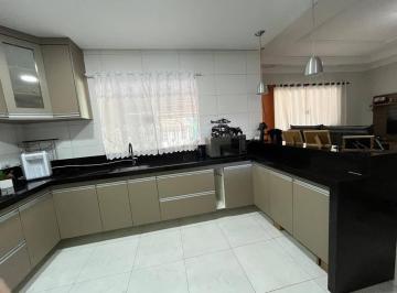 Apartamento de 3 quartos, São José dos Campos · Casa, 3 Dormitórios, (1suíte), 2 vagas, Jd Santa Rosa, Sjc.