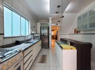 Casa de 3 quartos, São Paulo · SOBRADO COM 3 QUARTOS ( 1 SUÍTE ) e 4 VAGAS DE GARAGEM próximo a USP. FL64