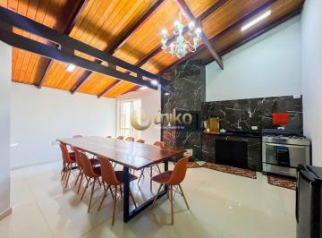 Casa · 245m² · 3 Quartos · 5 Vagas · Sobrado à venda no Centro de Pinhais